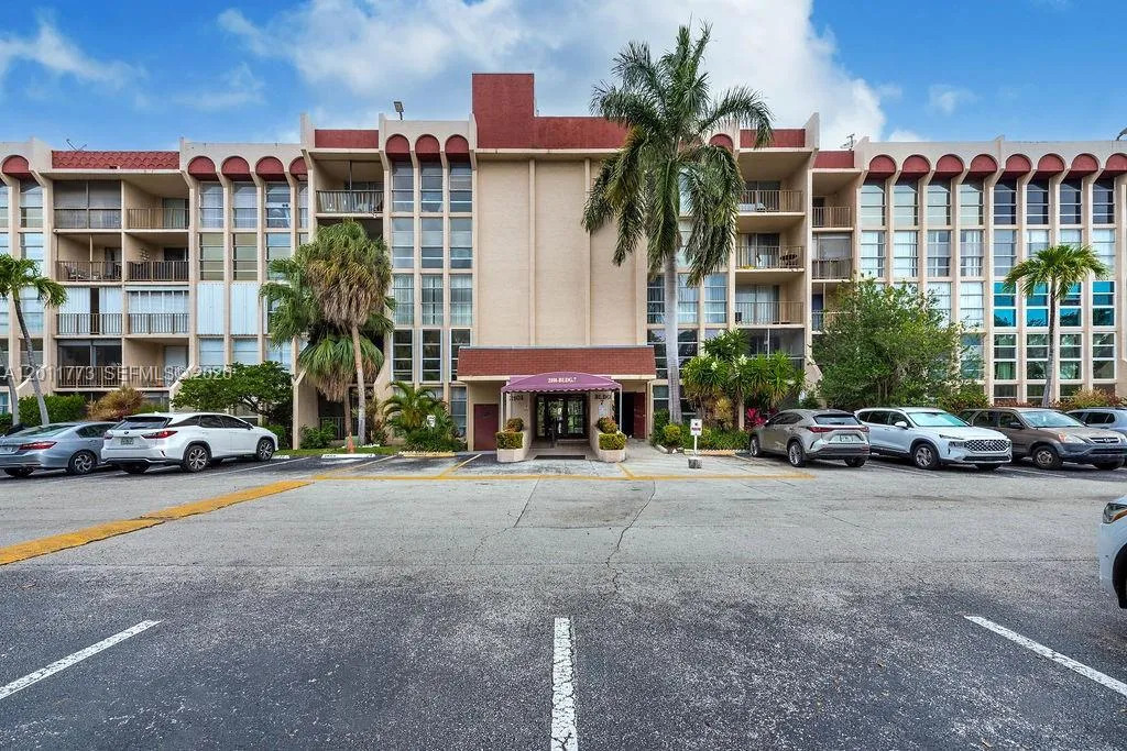 2101 Atlantic Shores Blvd # 412, Hallandale Beach FL 33009
