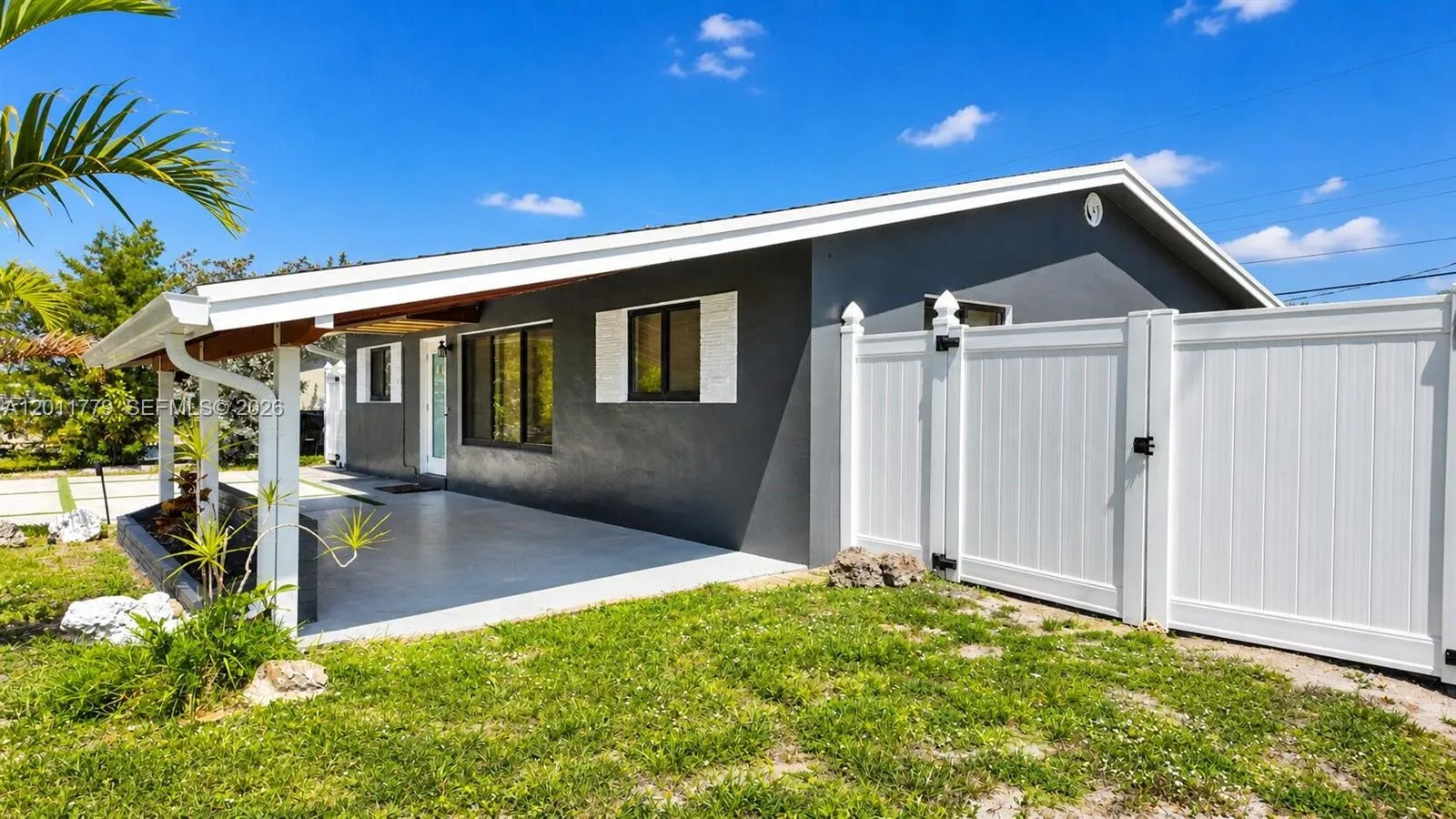 6701 Pershing St, Hollywood FL 33024
