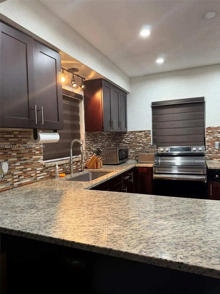 1190 NW 50th St, Miami FL 33127