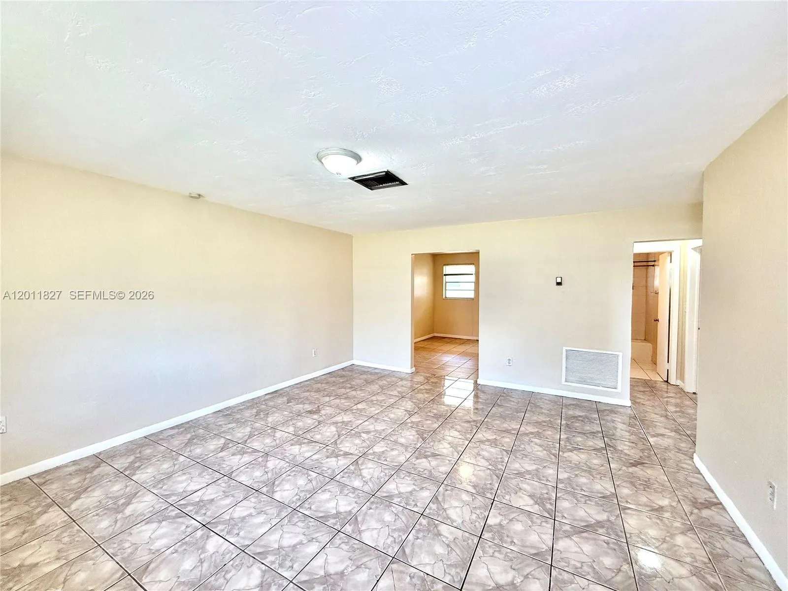 1970 NW 104th St # 1970, Miami FL 33147