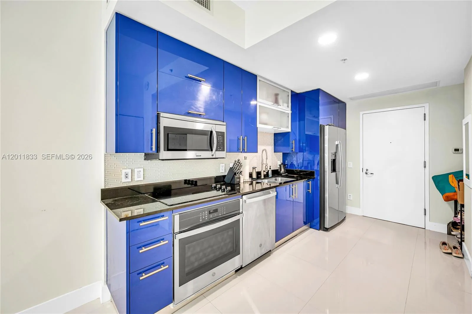 60 SW 13th St # 2014, Miami FL 33130