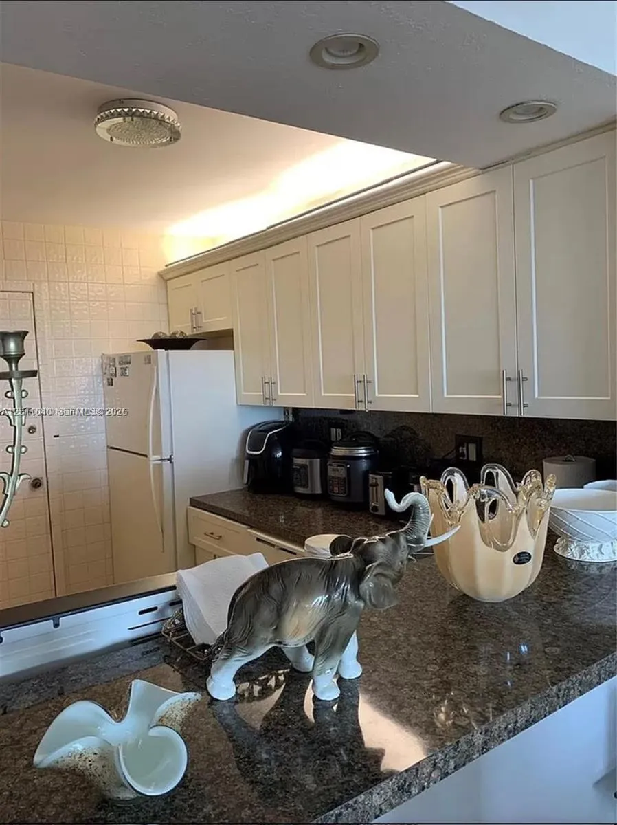 3140 S Ocean Dr # 2303, Hallandale Beach FL 33009
