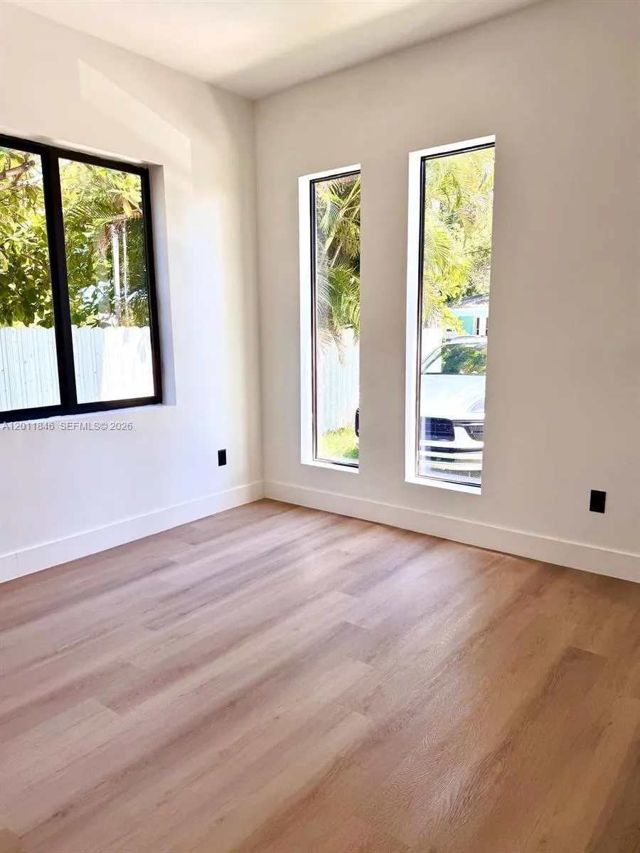 3371 NW 51st St, Miami FL 33142