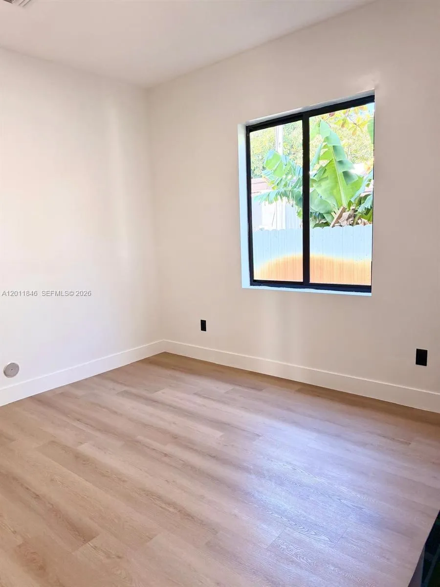 3371 NW 51st St, Miami FL 33142