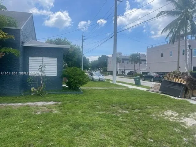 1041 NE 35th St, Oakland Park FL 33334