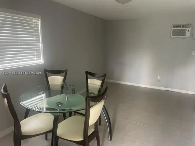 1041 NE 35th St, Oakland Park FL 33334