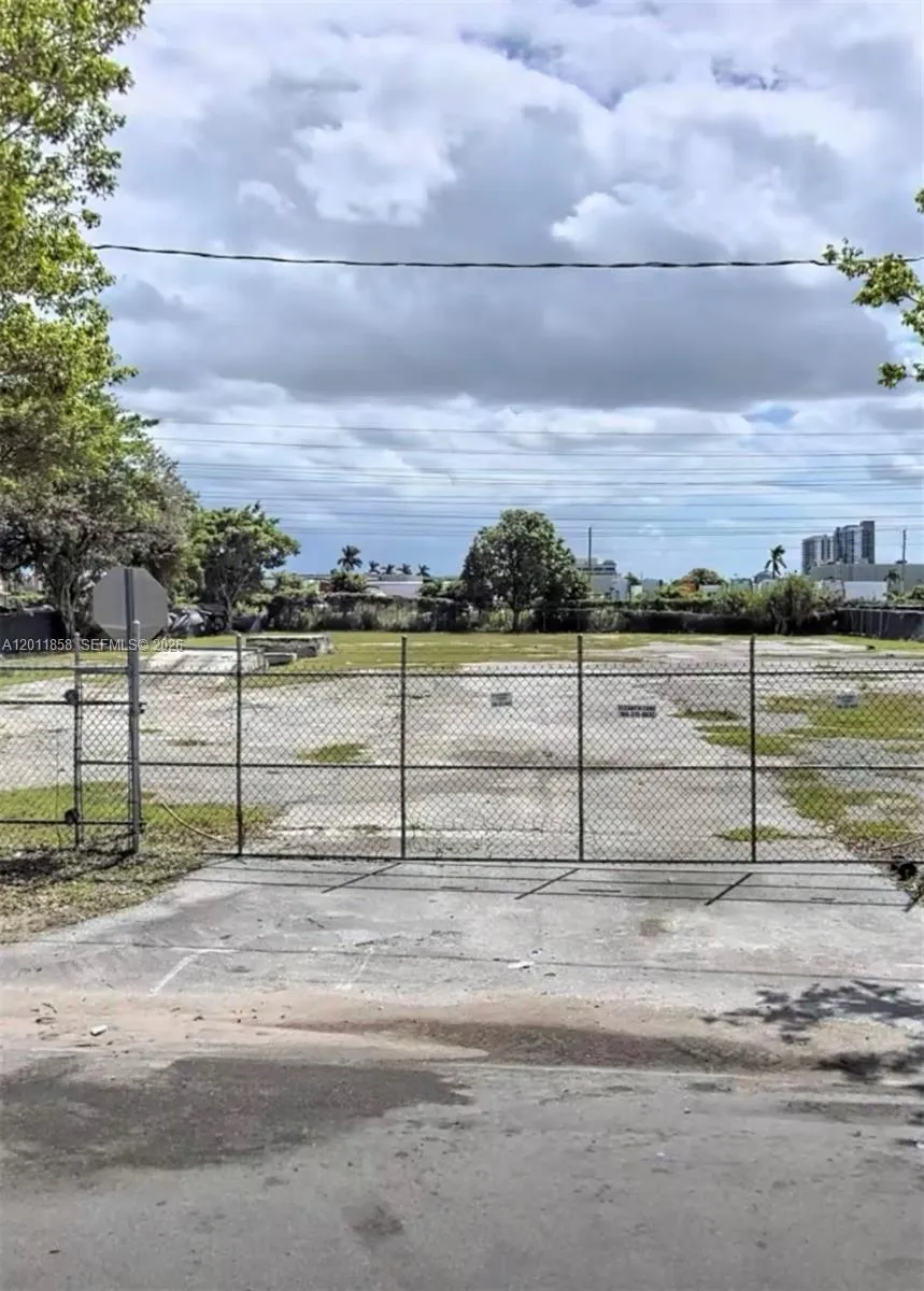 8322 NW 64, Miami FL 33166