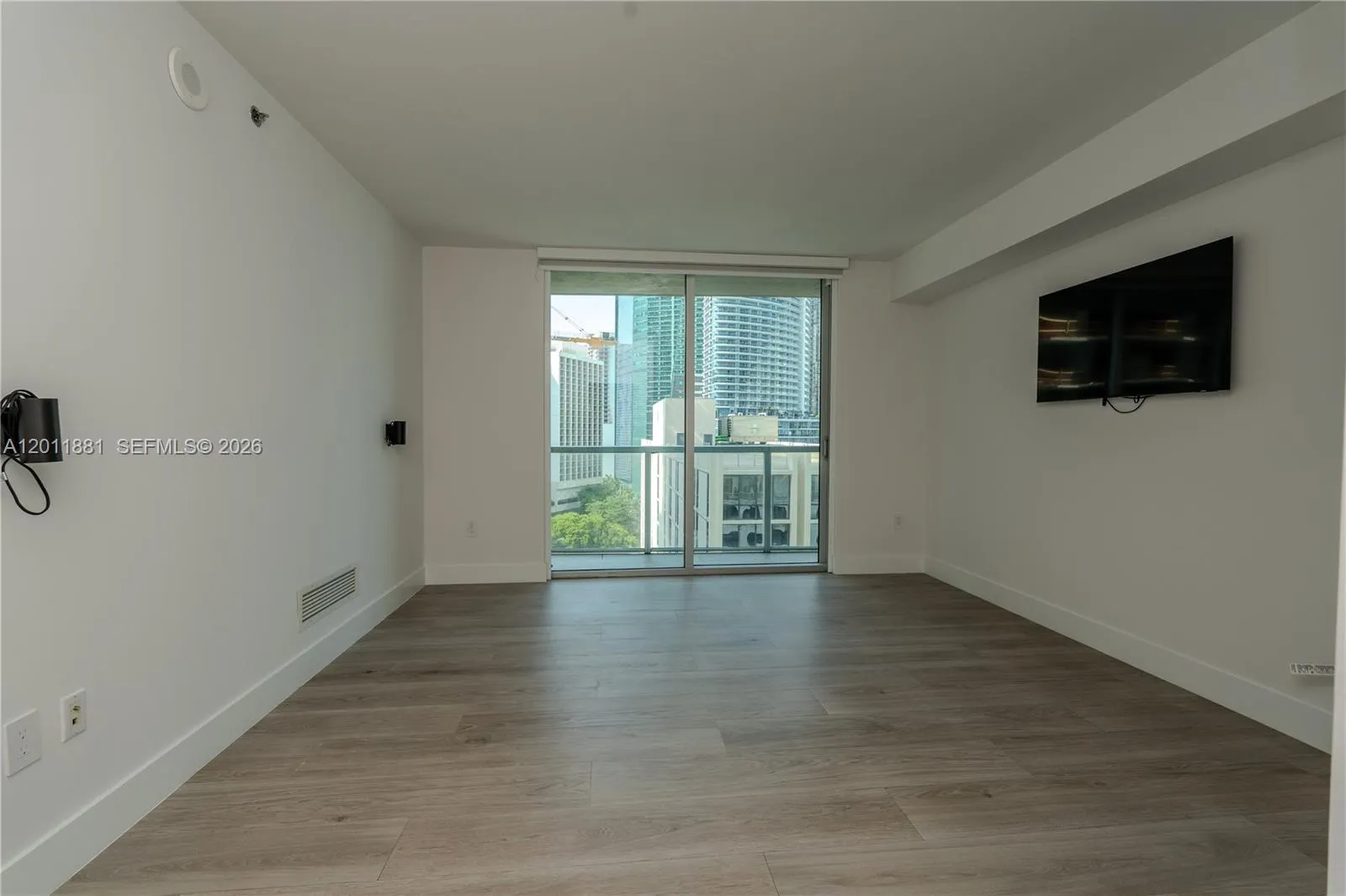 500 Brickell Ave # 1407, Miami FL 33131
