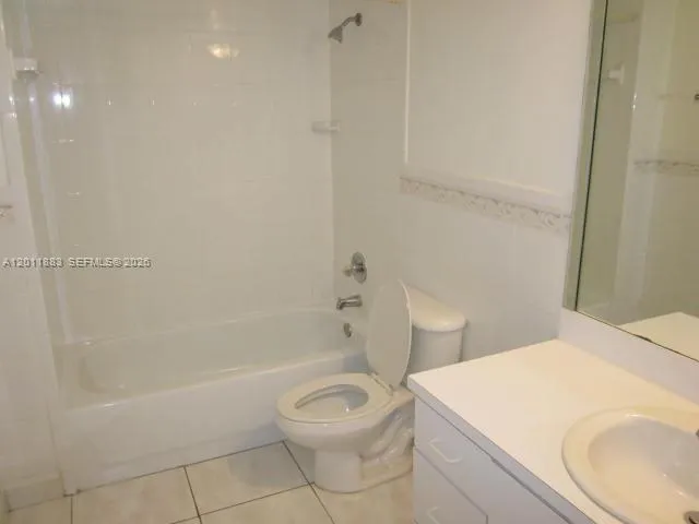 8201 NW 8th St # 414, Miami FL 33126