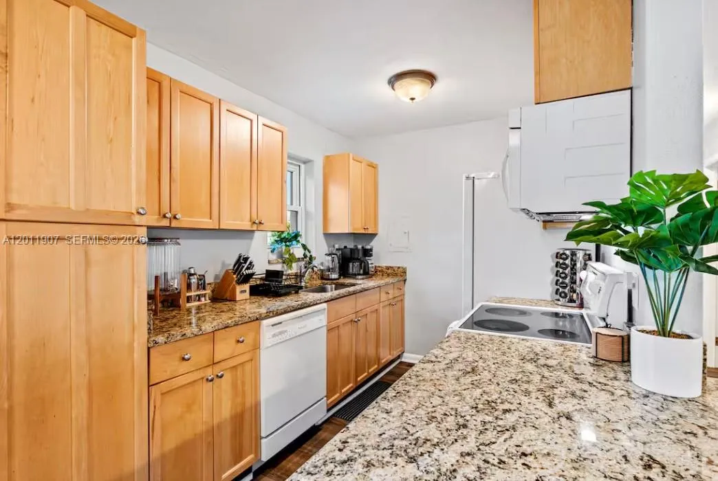 2117 Longwood Rd, West Palm Beach FL 33409