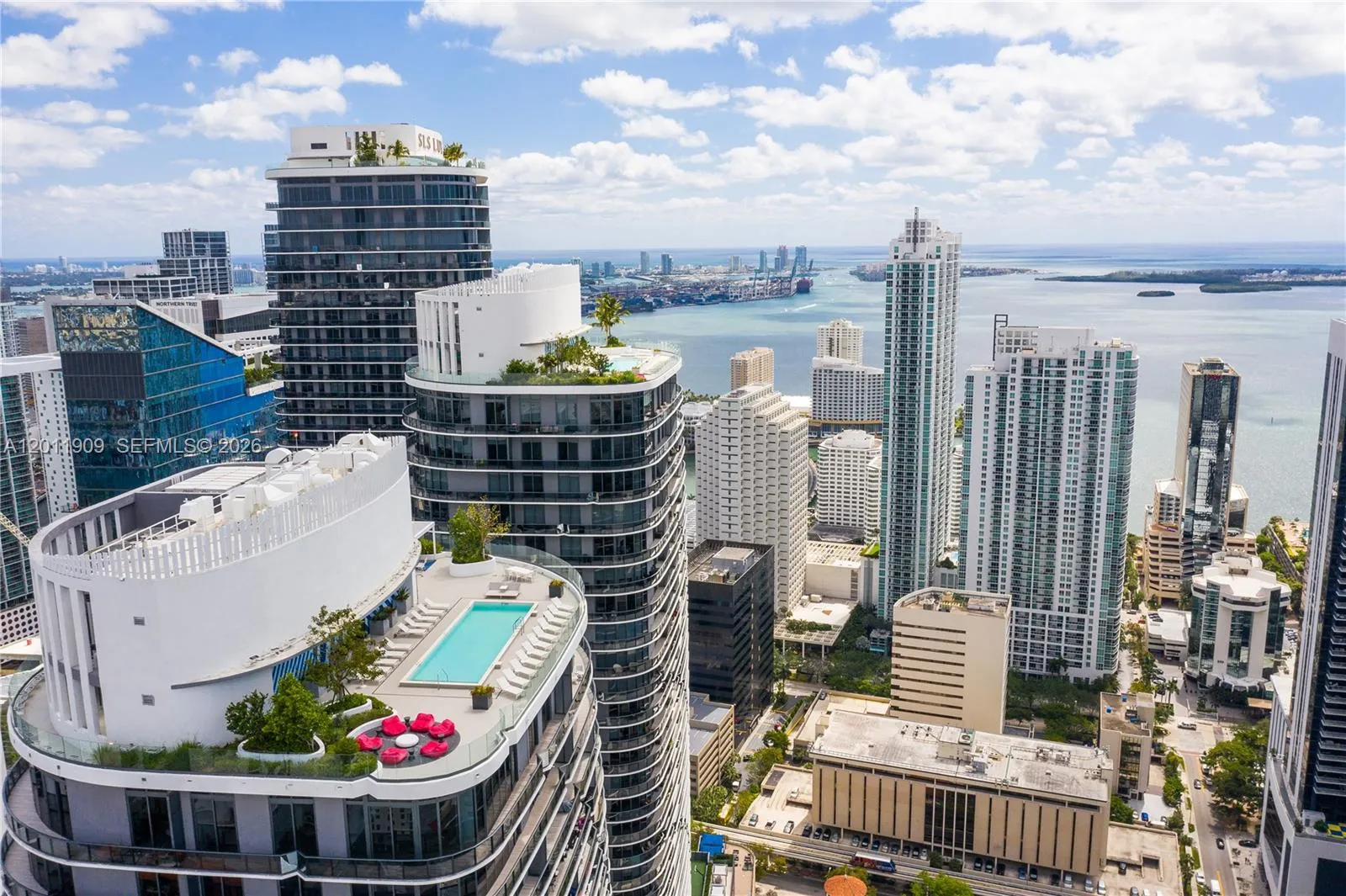 45 SW 9th St # 1604, Miami FL 33130