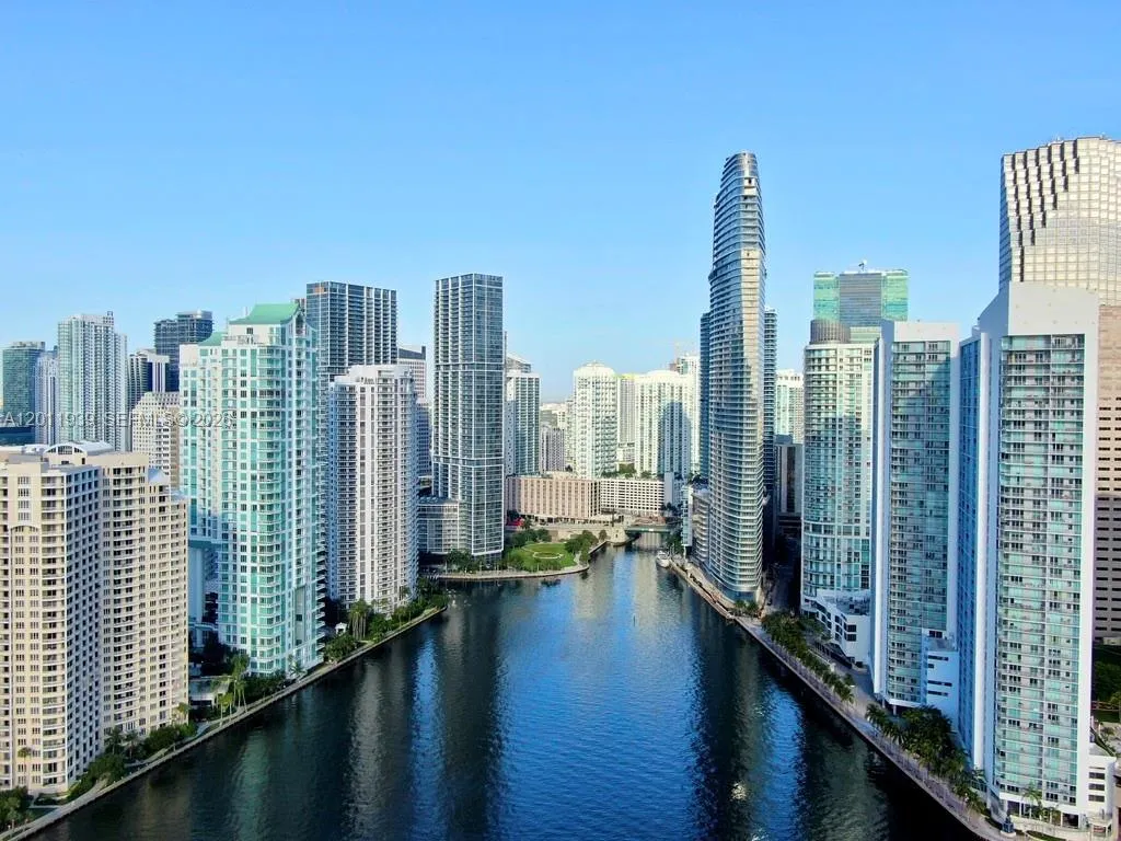 325 S Biscayne Blvd # 3517, Miami FL 33131