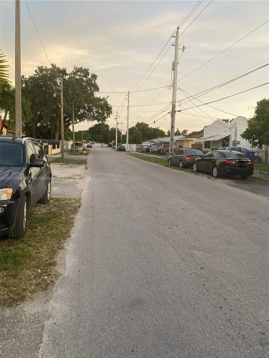 1631 NW 29th Ave # 3, Miami FL 33125