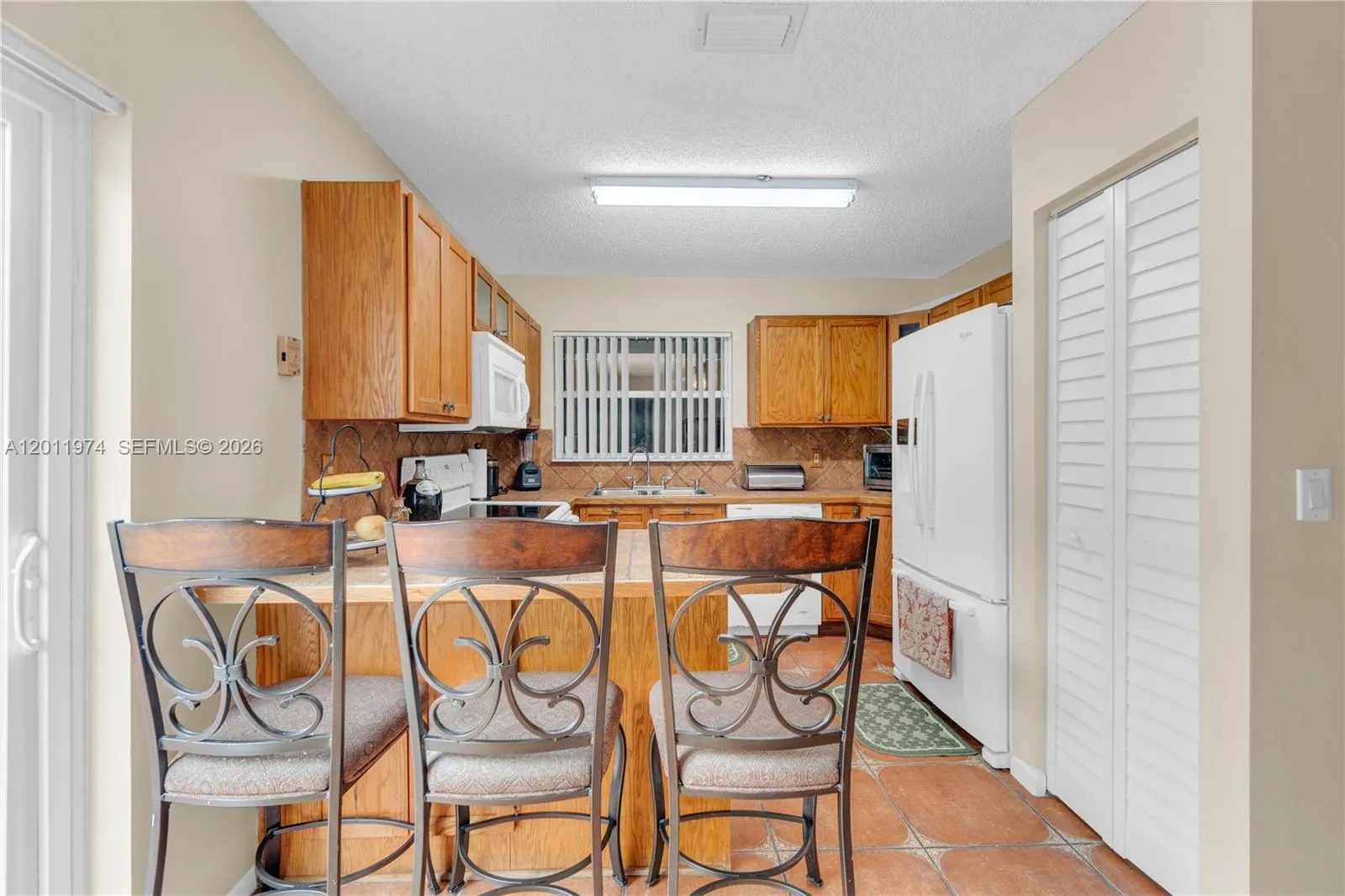 375 W Riverbend Dr, Sunrise FL 33326