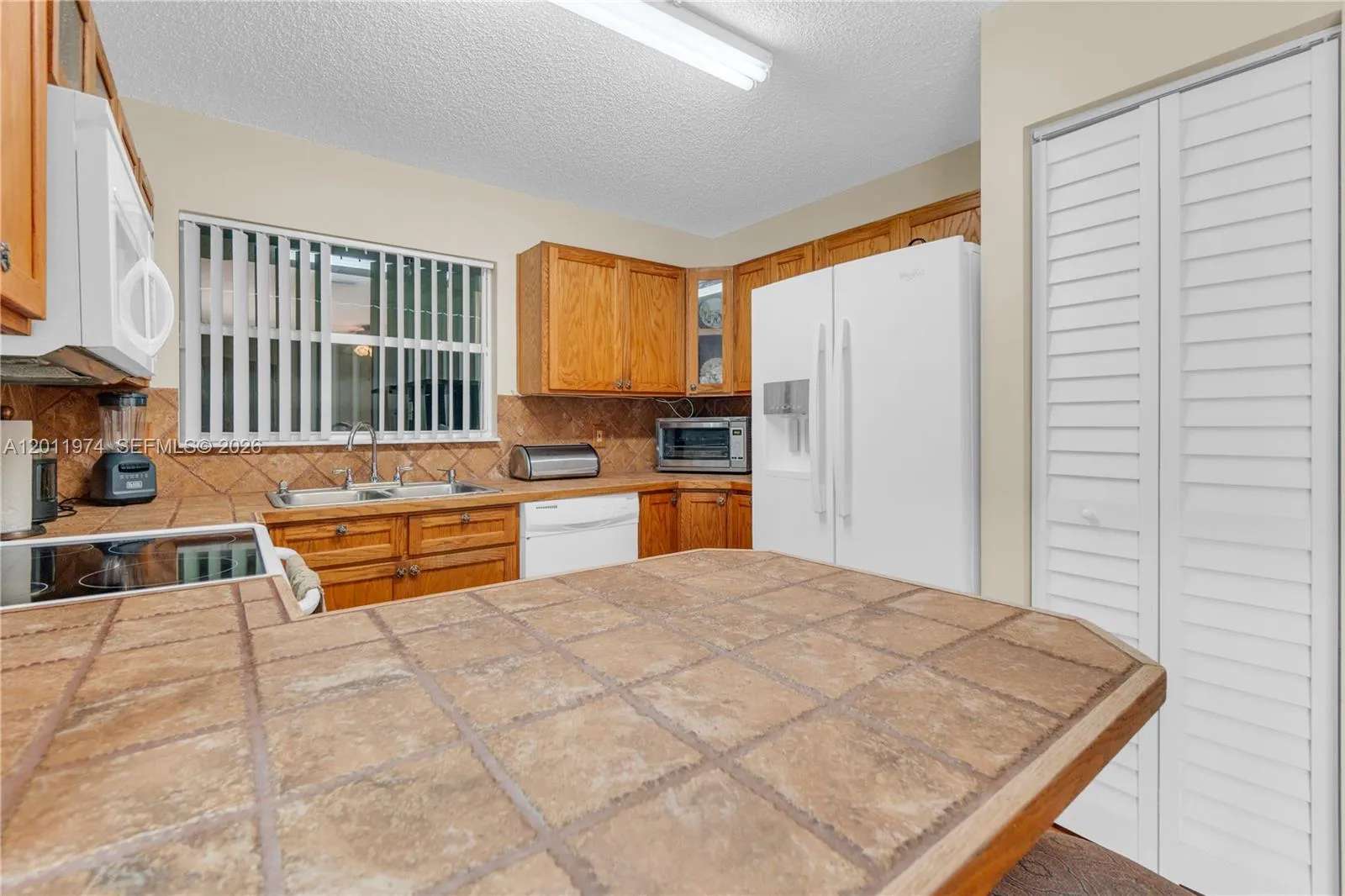 375 W Riverbend Dr, Sunrise FL 33326