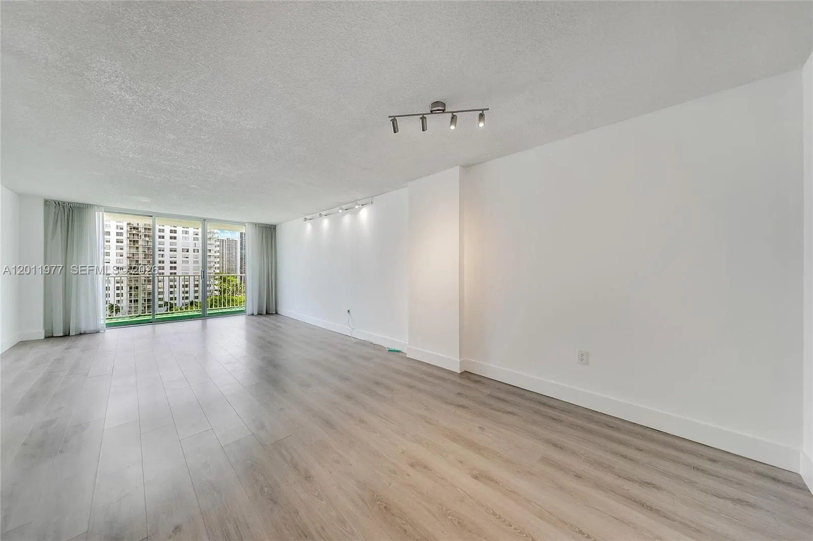 2801 NE 183rd St # 912W, Aventura FL 33160