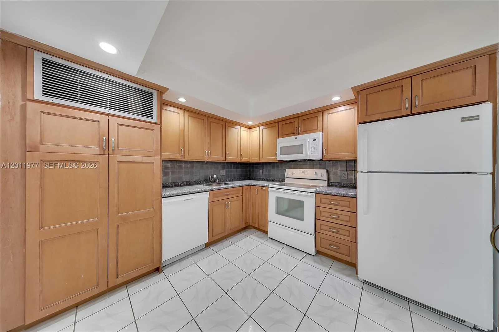 2801 NE 183rd St # 912W, Aventura FL 33160