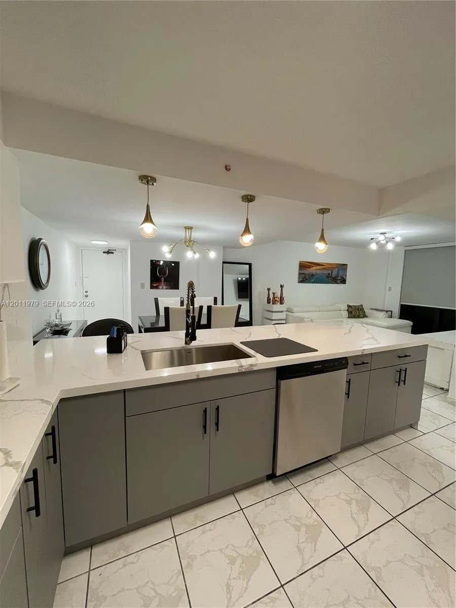 1621 Collins Ave # 707, Miami Beach FL 33139