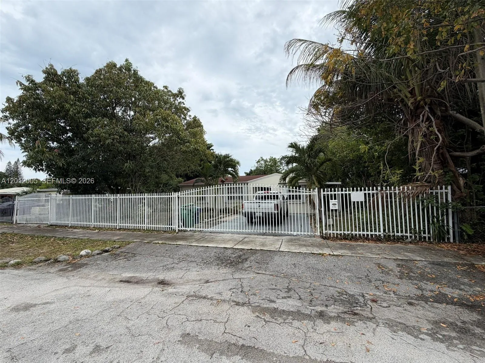 596 NW 109th St, Miami FL 33168