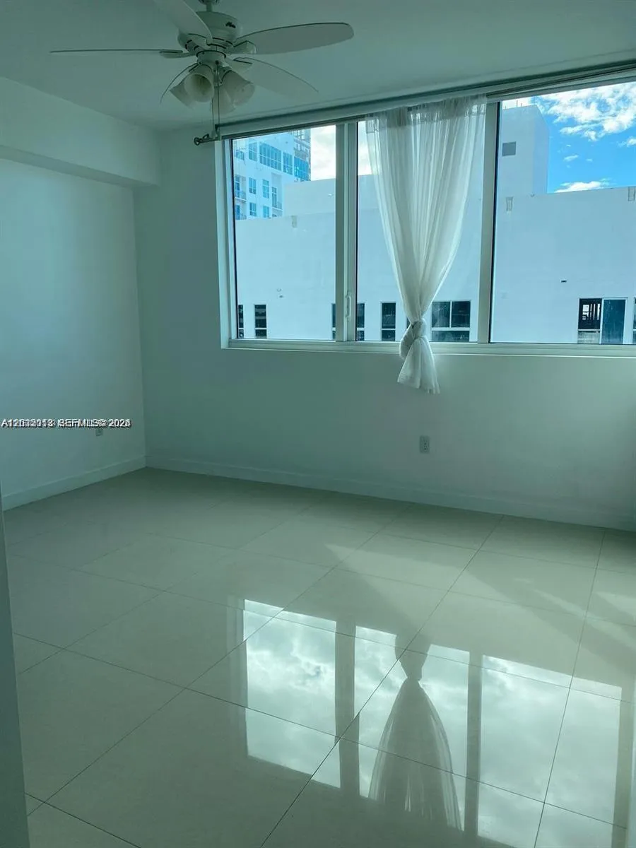 253 NE 2nd St # 3002, Miami FL 33132