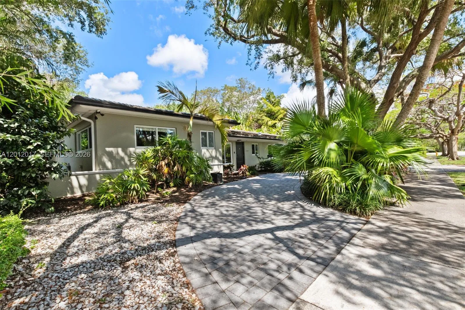 11220 SW 74th Ave, Pinecrest FL 33156