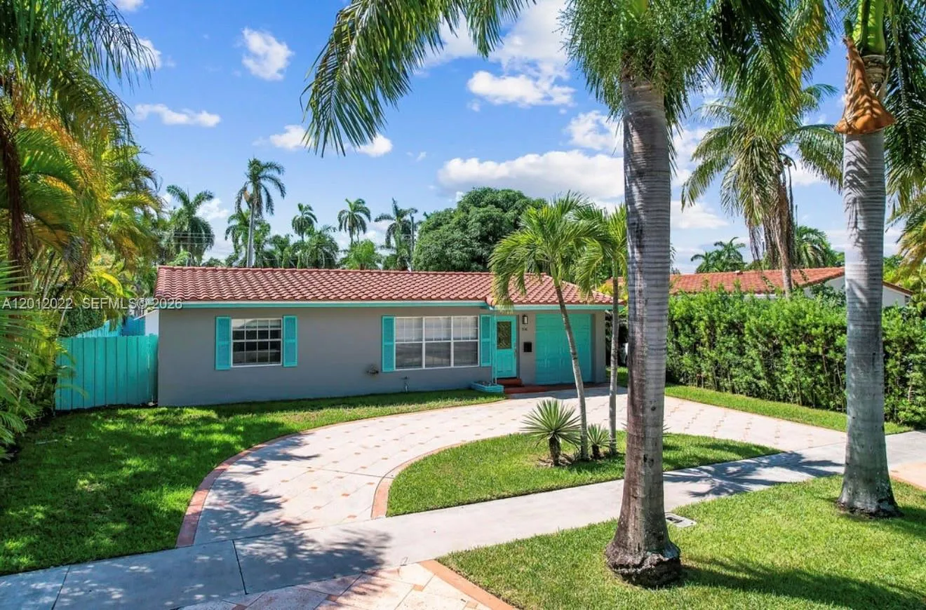 906 NE 4th St, Hallandale Beach FL 33009