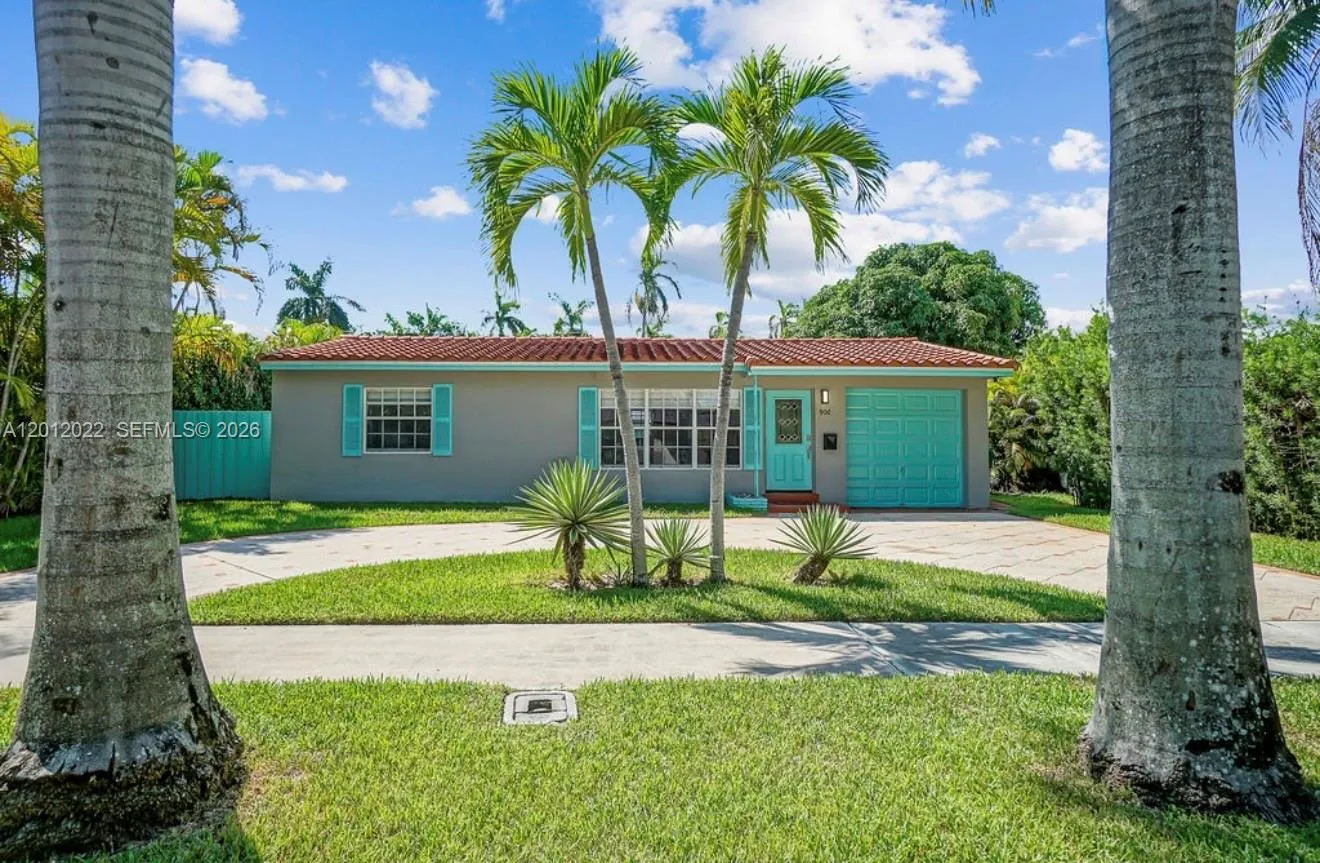 906 NE 4th St, Hallandale Beach FL 33009
