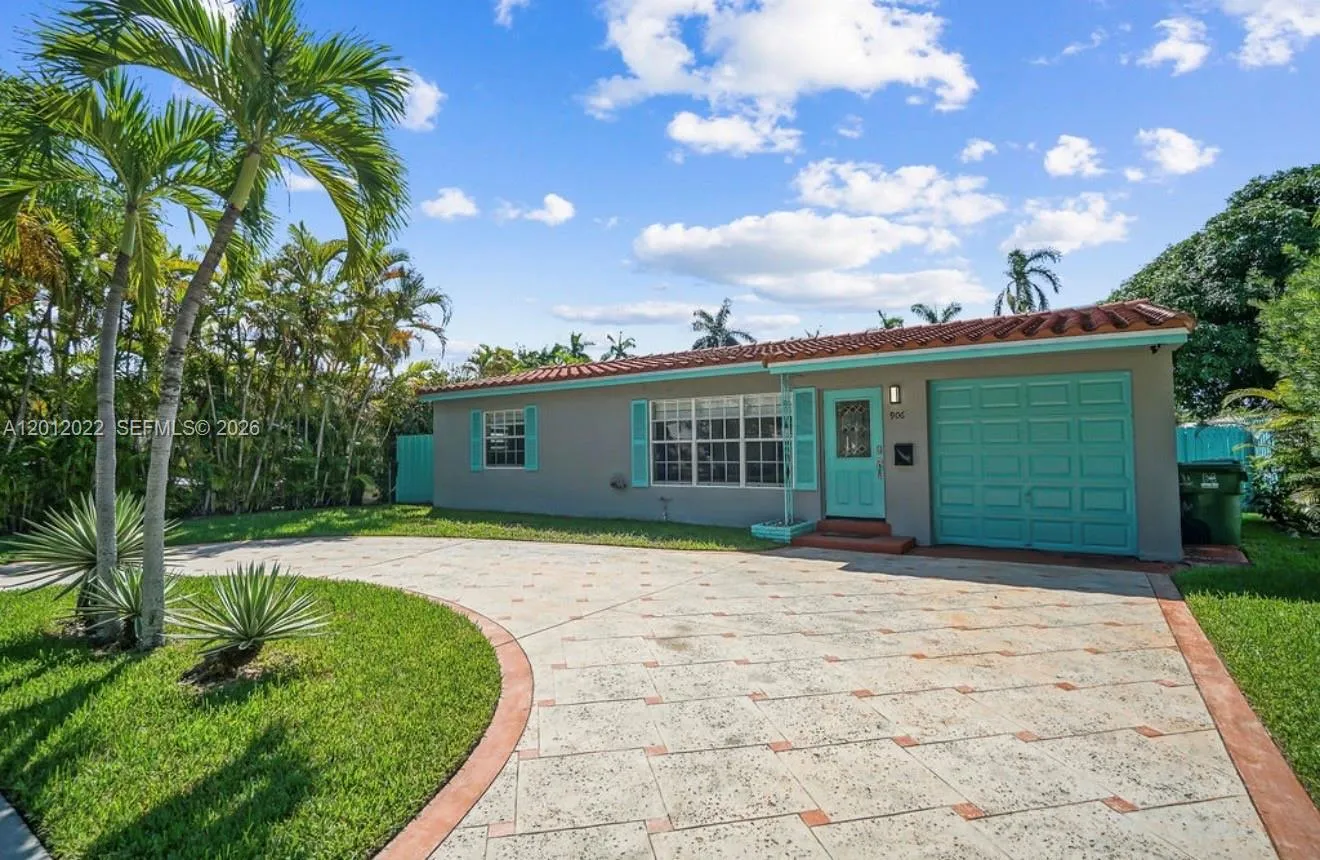 906 NE 4th St, Hallandale Beach FL 33009