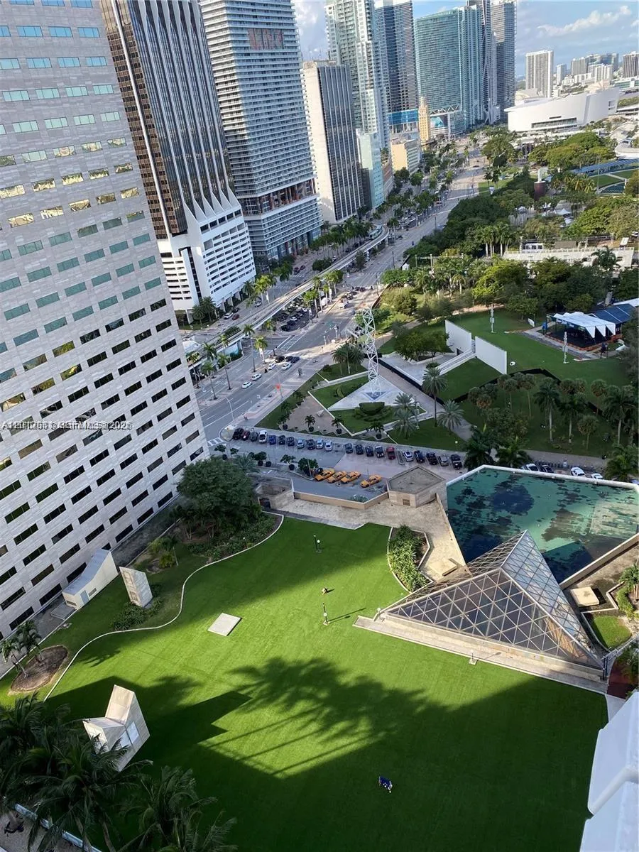 335 S Biscayne Blvd # 2900, Miami FL 33131