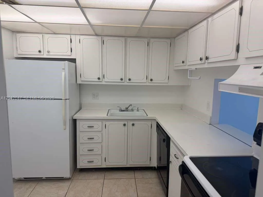 500 Executive Center Dr # 5C, West Palm Beach FL 33401