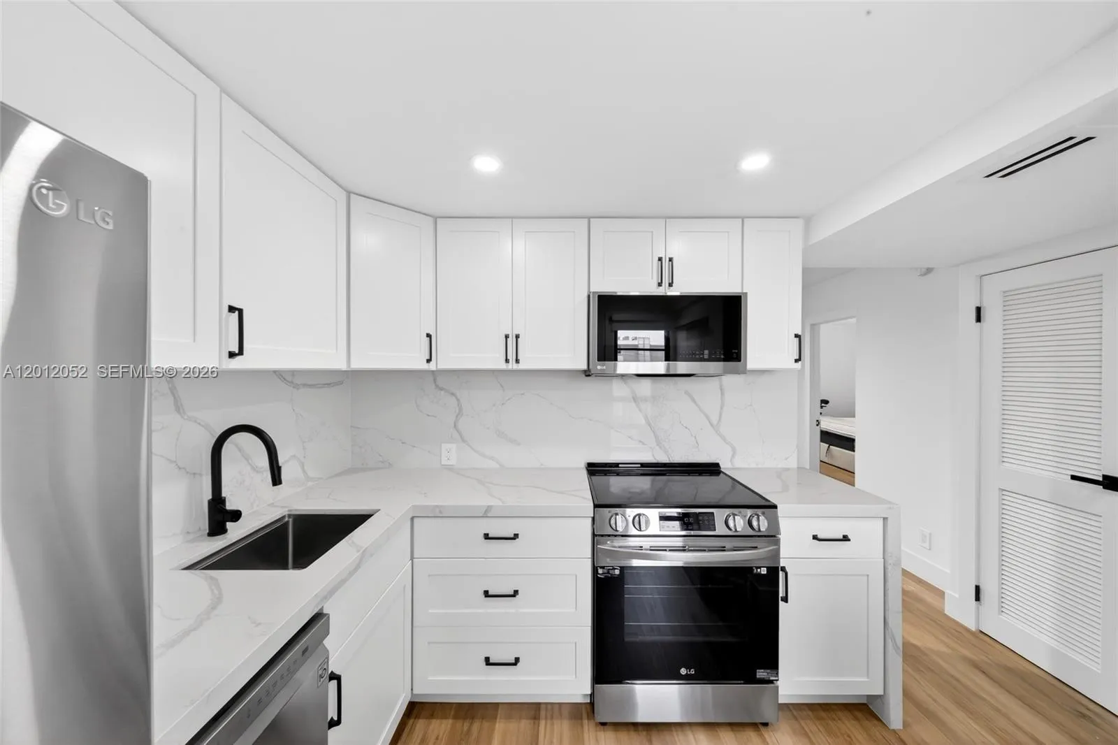 3401 N Country Club Dr # 716, Aventura FL 33180