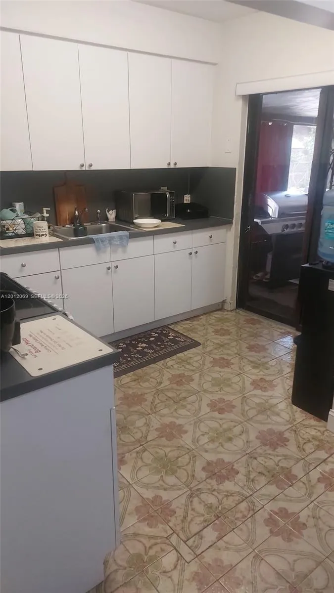 214 NW 49th Ave, Miami FL 33126