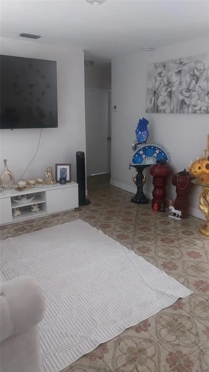 214 NW 49th Ave, Miami FL 33126
