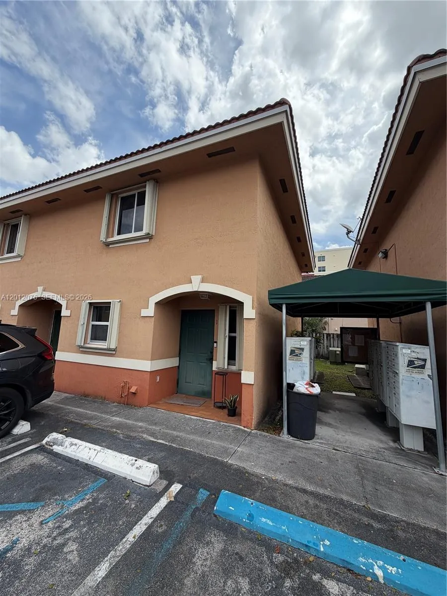 7945 NW 8th St # 1C, Miami FL 33126