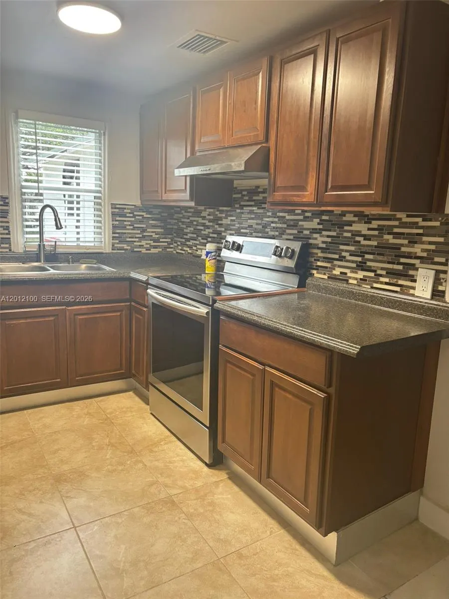 719 Glenn Pkwy, Hollywood FL 33021
