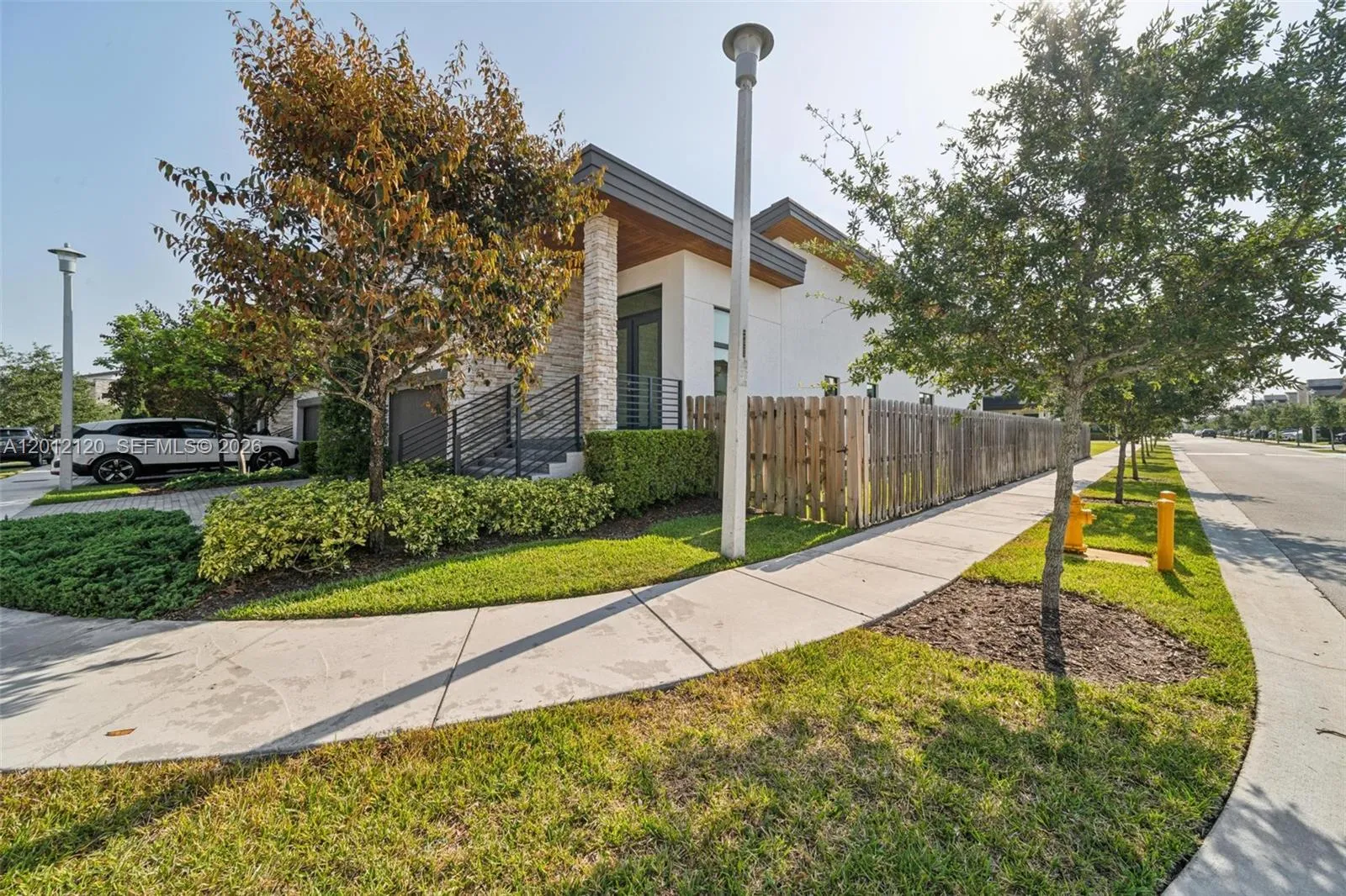 7635 NW 103rd Pl, Doral FL 33178