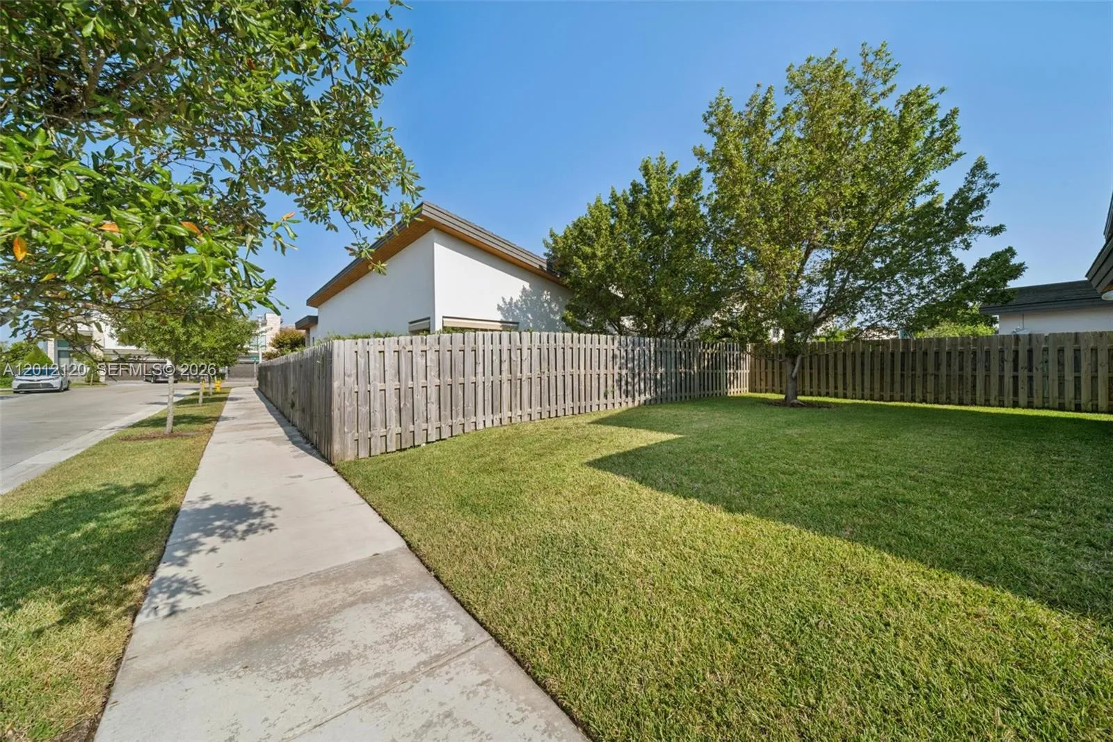 7635 NW 103rd Pl, Doral FL 33178