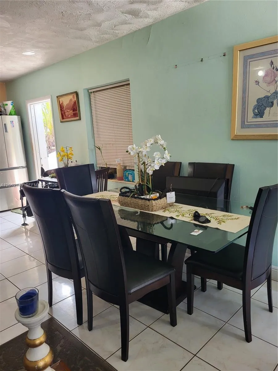 1886 NW 51st St, Miami FL 33142