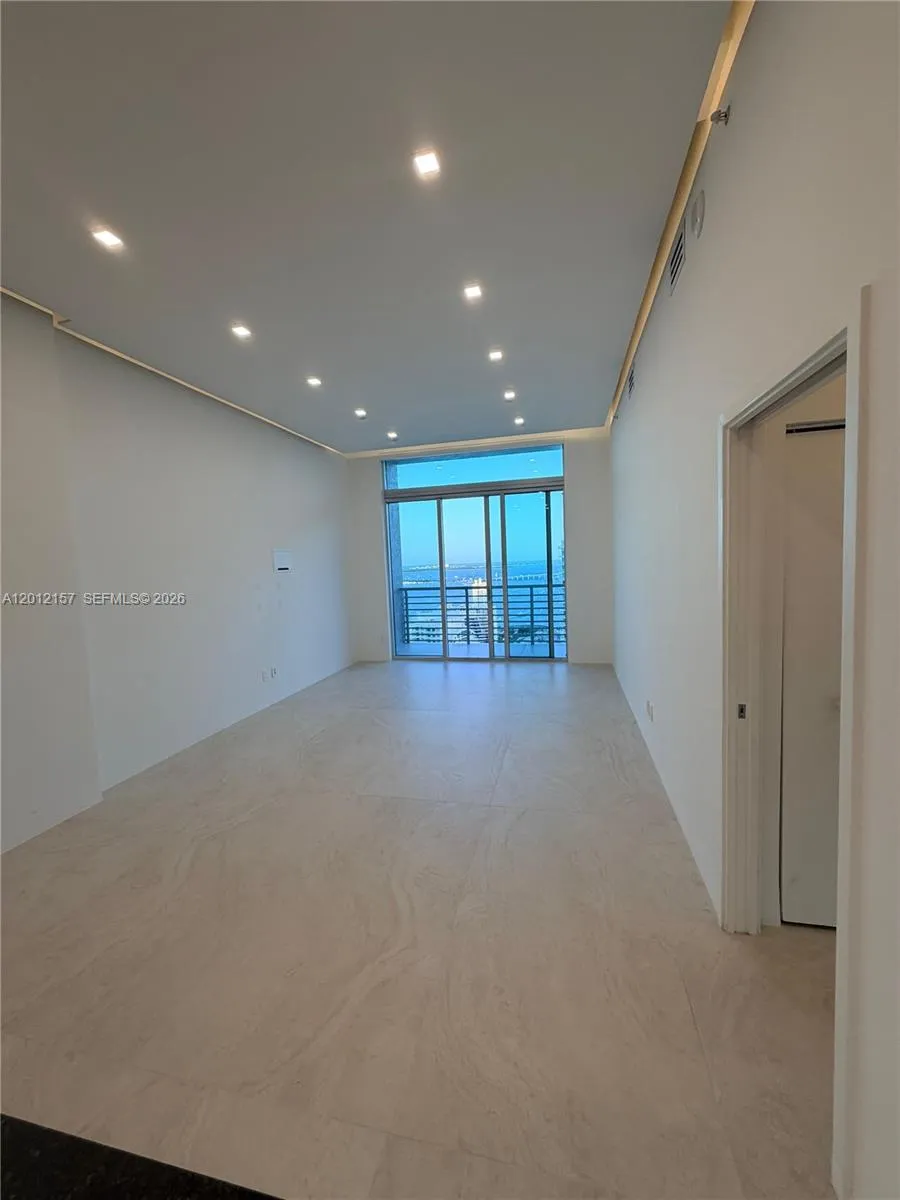335 S Biscayne Blvd # 01, Miami FL 33131