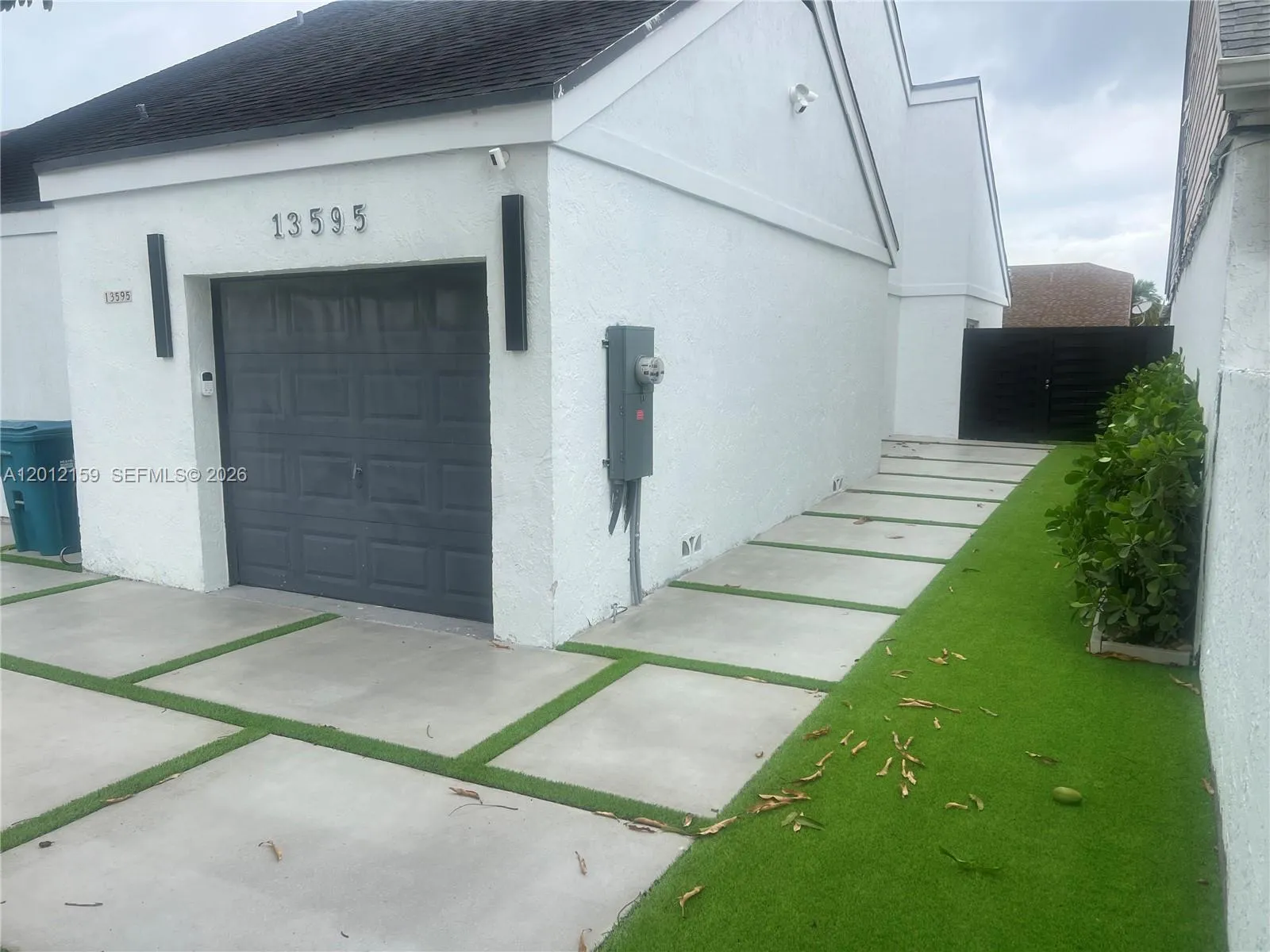 13595 SW 99th St, Miami FL 33186