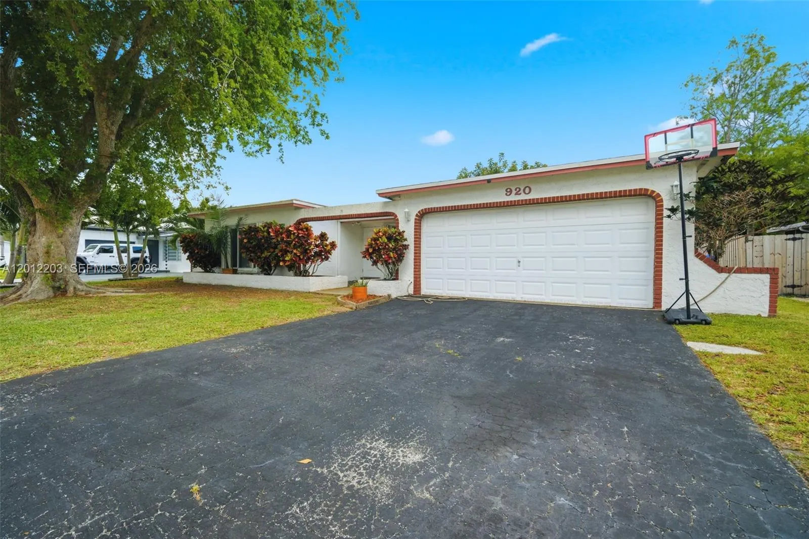 920 NW 92nd Ave, Pembroke Pines FL 33024