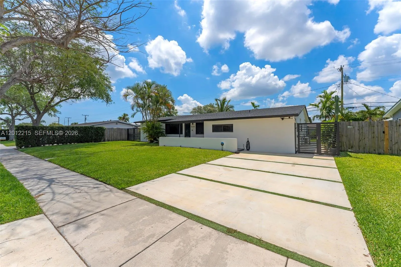 9250 SW 44th St, Miami FL 33165