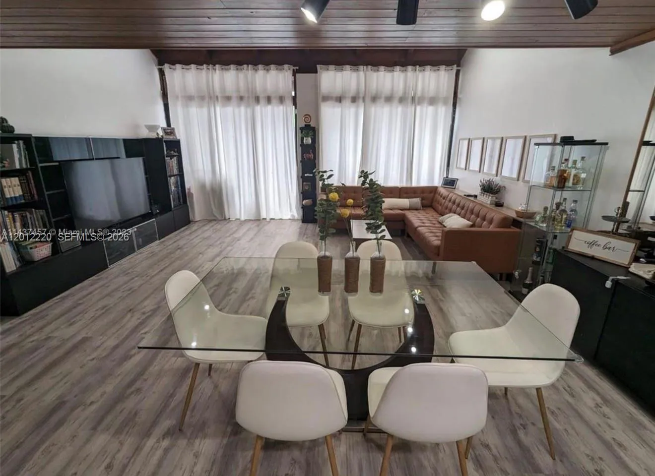 11203 NW 15th St, Pembroke Pines FL 33026