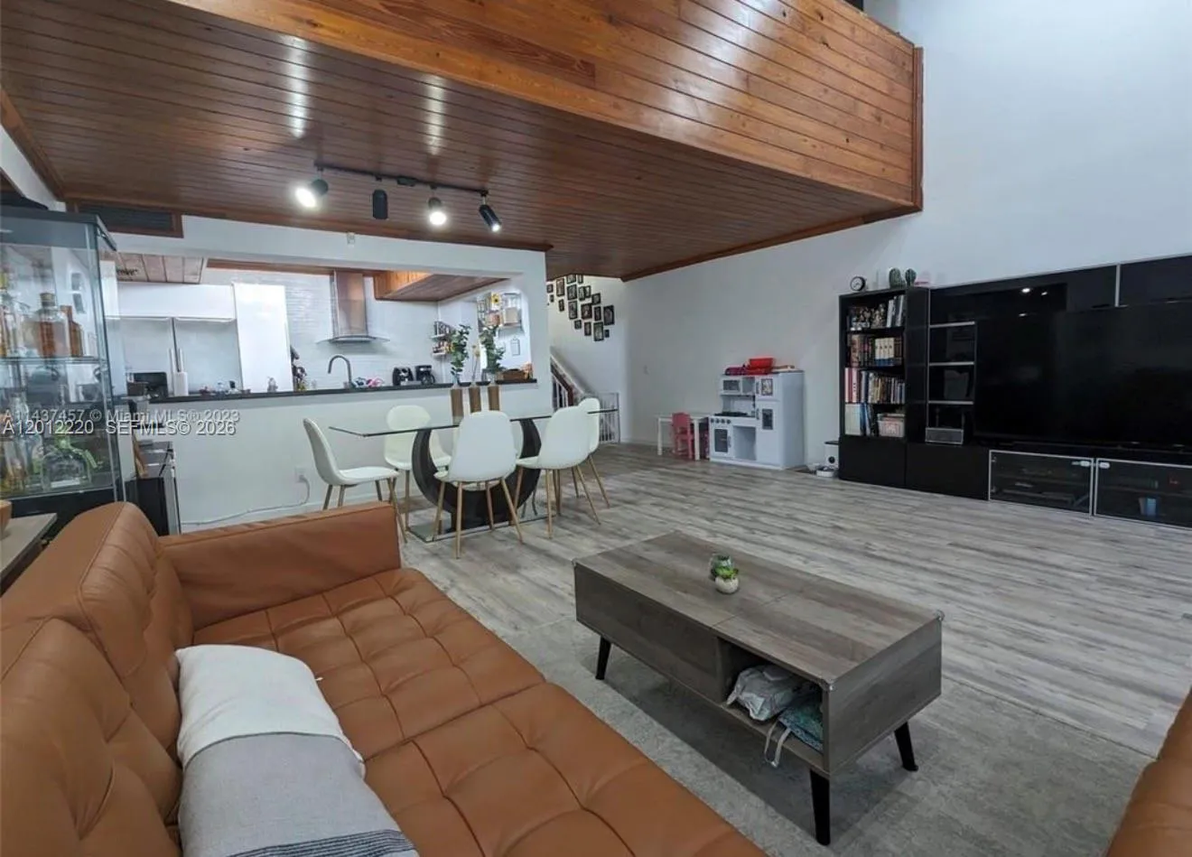 11203 NW 15th St, Pembroke Pines FL 33026