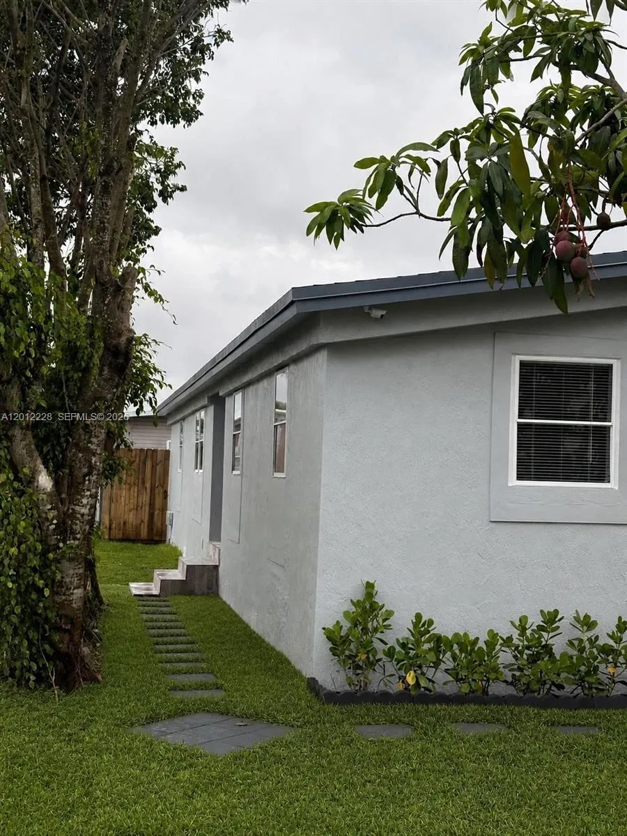 21610 NW 7th Ct, Pembroke Pines FL 33029