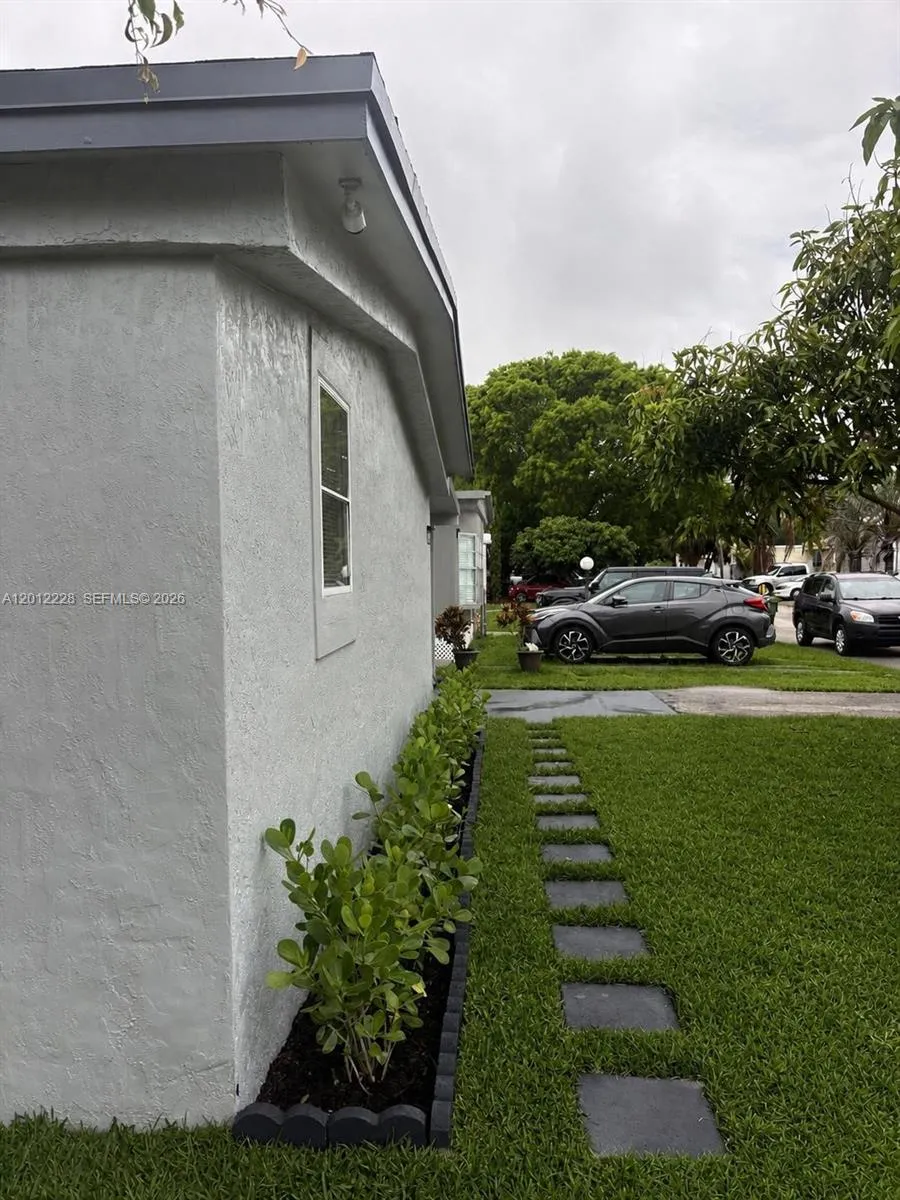 21610 NW 7th Ct, Pembroke Pines FL 33029