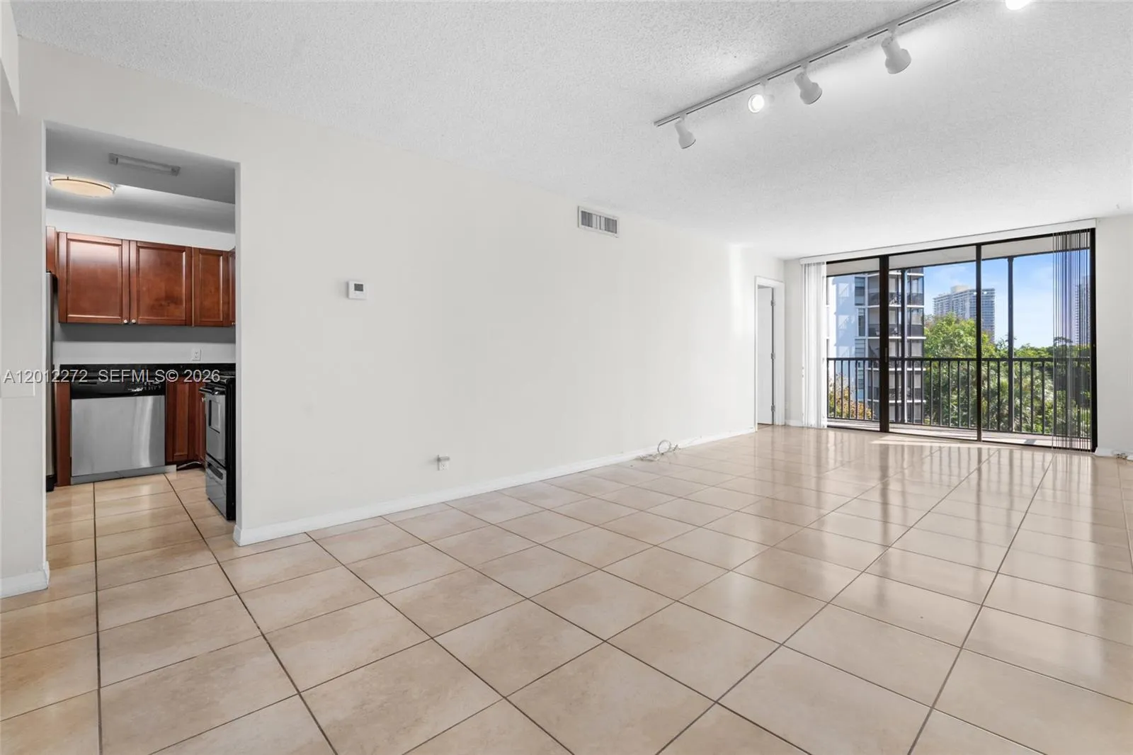 3401 N Country Club Dr # 519, Aventura FL 33180