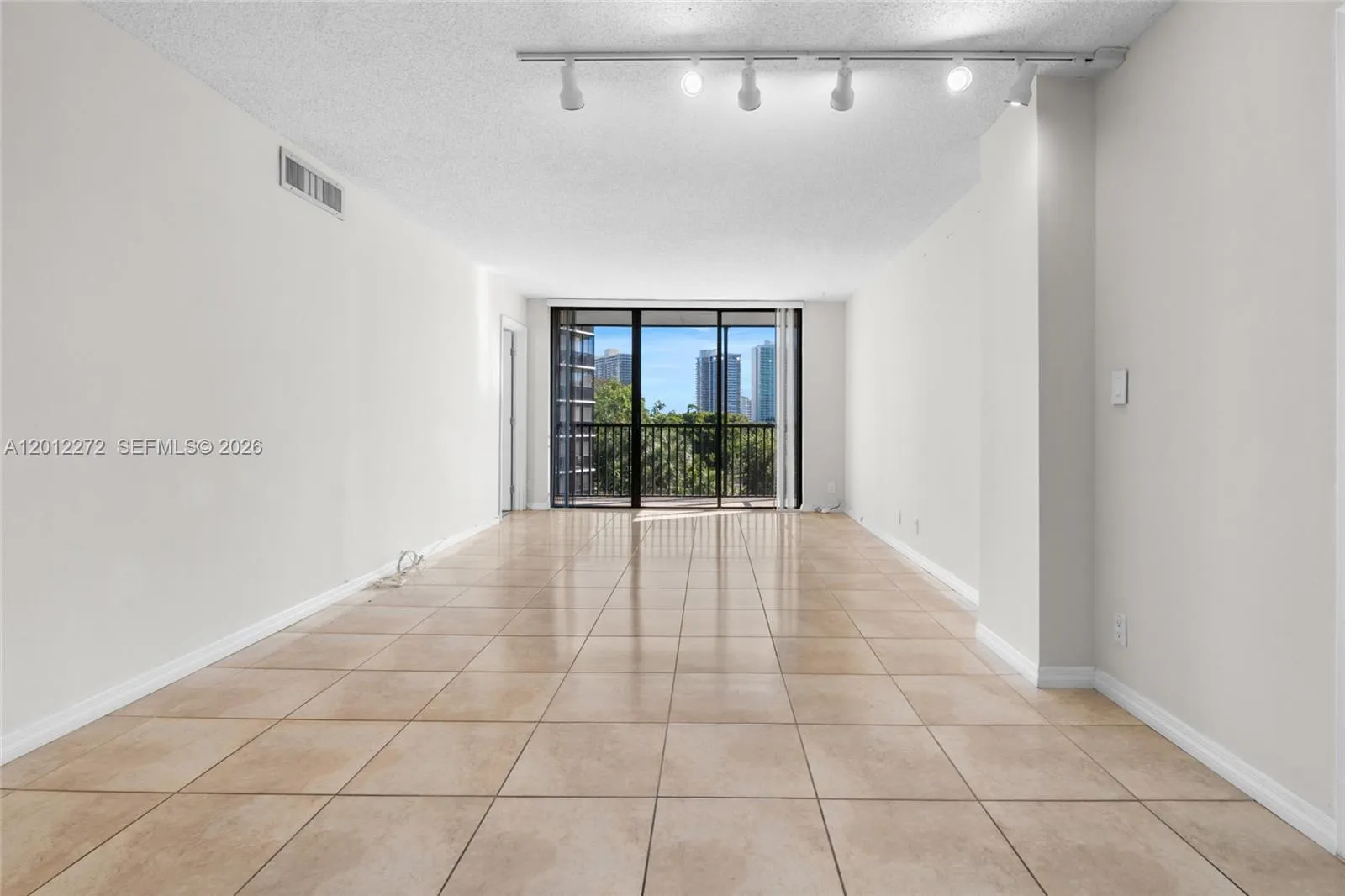 3401 N Country Club Dr # 519, Aventura FL 33180