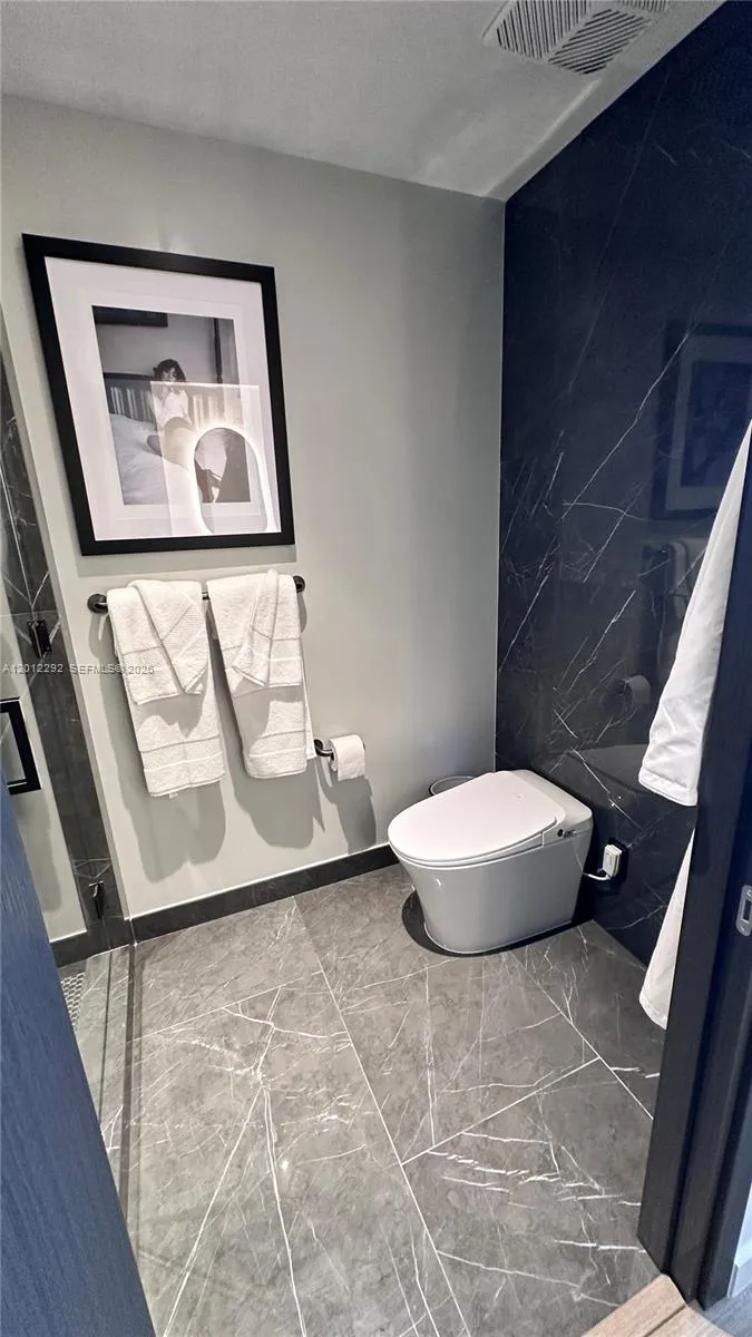 20 NE 11 # 2212A, Miami FL 33132