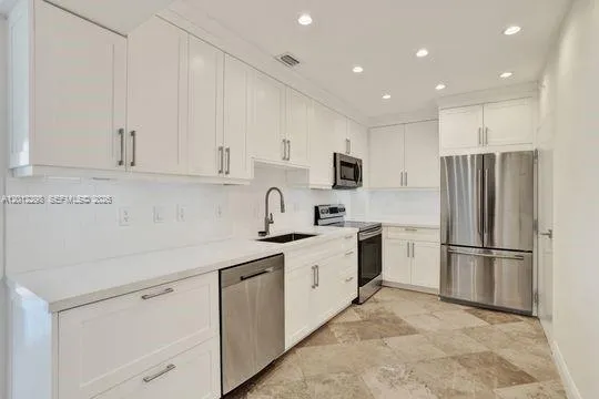 90 Edgewater # 18, Coral Gables FL 33133